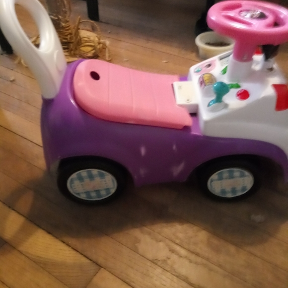 Little Riding Toy - Picture 2 of 3